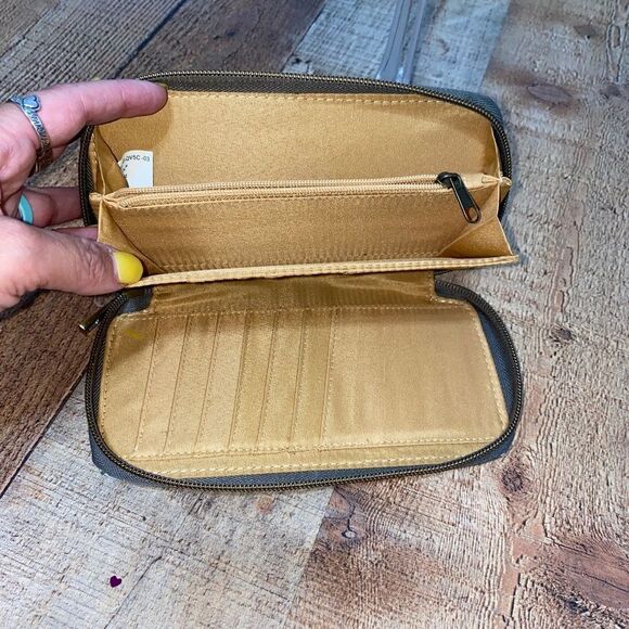 Women's XSDepot Travelon Rfid Blocking Pleated Wallet - Picture 8 of 9